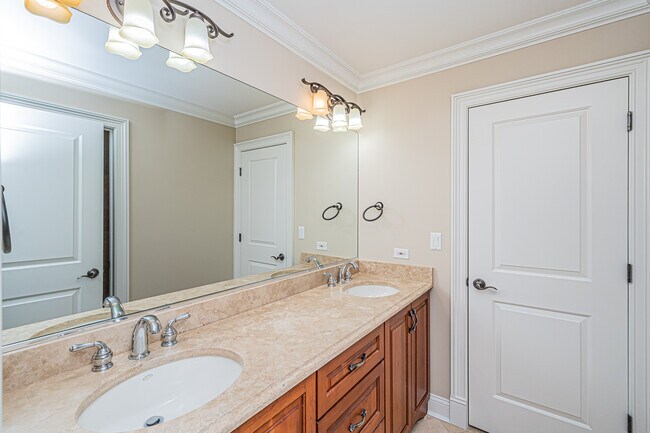 Building Photo - 361 S Elm St