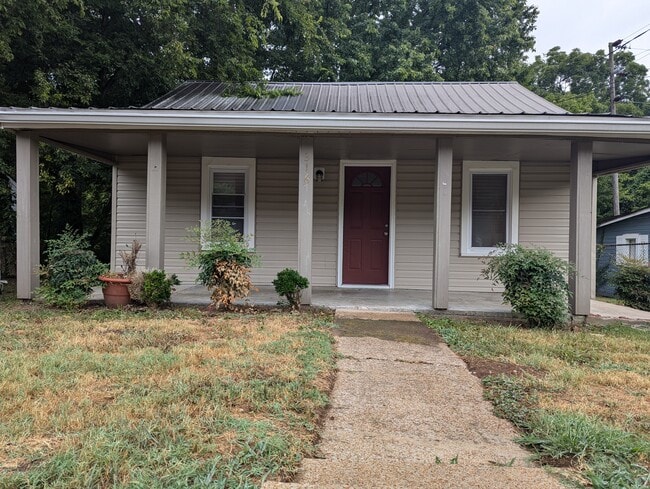 Building Photo - 316 E 18th St