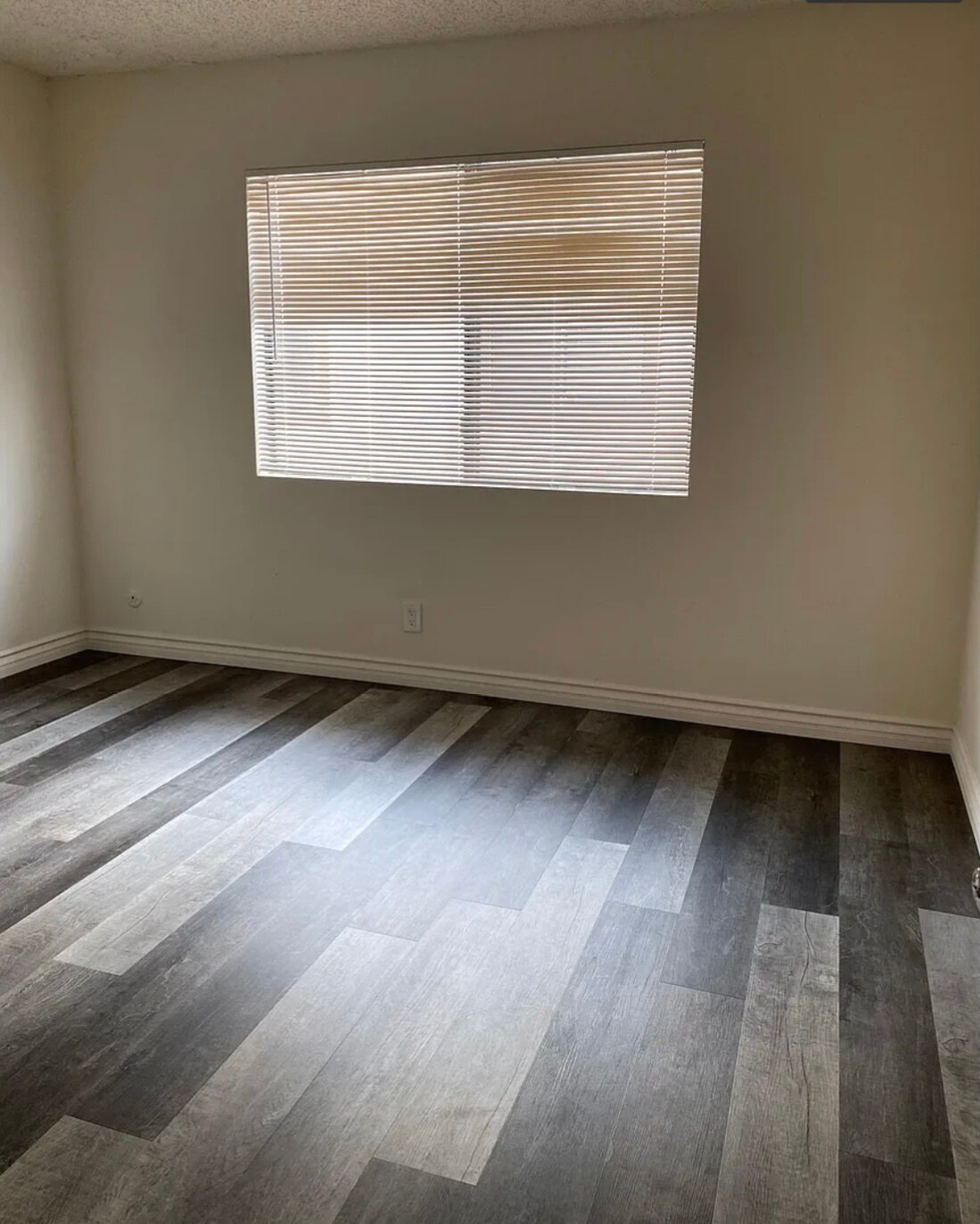 Building Photo - 1055 Walnut Grove Ave