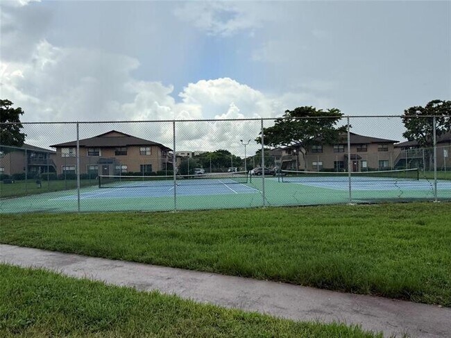 Building Photo - 10007 Winding Lake Rd