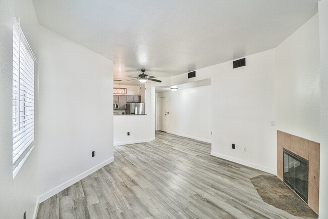 Building Photo - 5250 S Rainbow Blvd