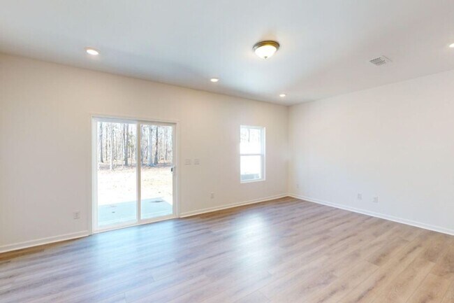 Building Photo - Charming 3BR Townhome in Monroe