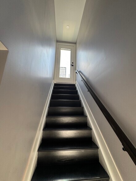 Building Photo - 3116 Dobson St