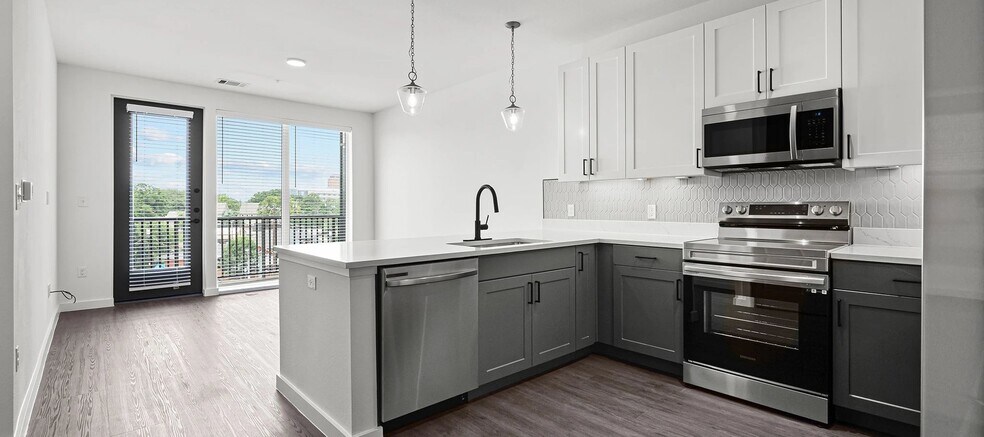 Building Photo - 1100 N Zang Blvd