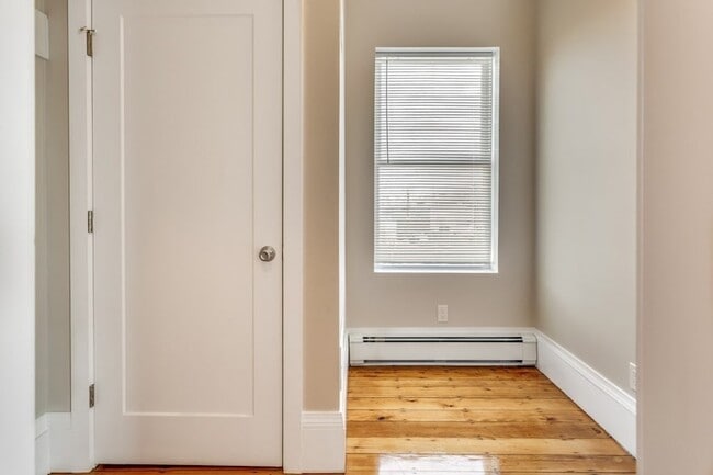 Building Photo - 8 Shetland St