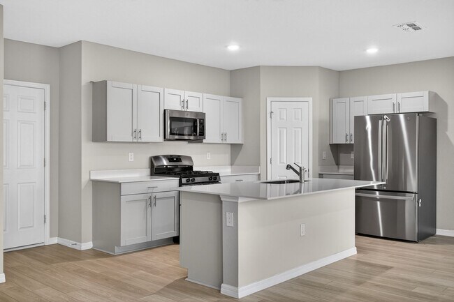 Building Photo - Spacious 4 Bedroom for Rent - With Amenities!