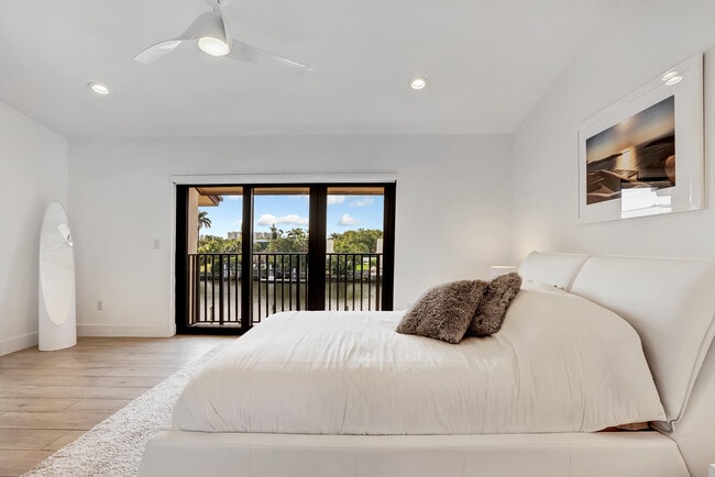 Building Photo - 210 Captains Walk