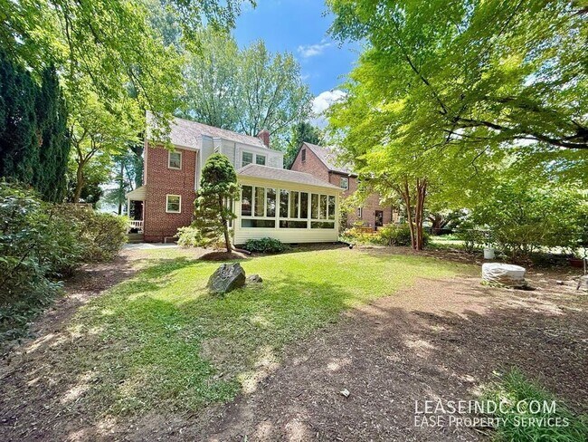 Building Photo - 4825 Butterworth Pl NW