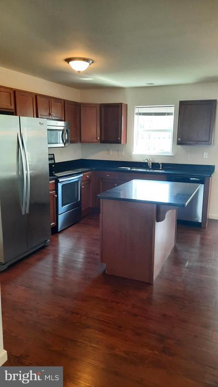 Building Photo - 712 Admiral's Quay Dr