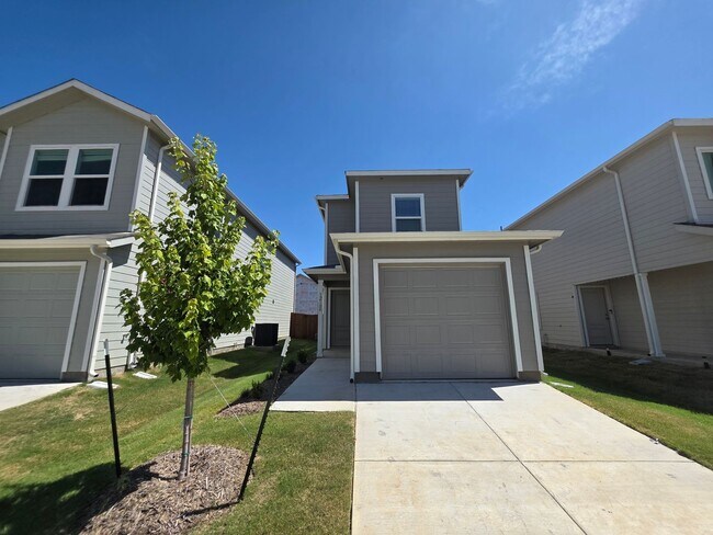 Primary Photo - Modern New-Build Home with Open Floor Plan...