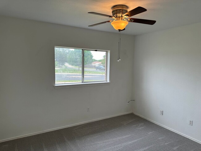 Building Photo - TWO WEEKS FREE RENT!!!!! Newly Remodeled K...