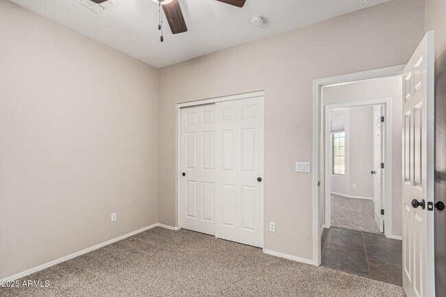 Building Photo - 3079 E Ridgewood Ln