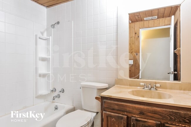 Building Photo - 2440 Cherry Ln