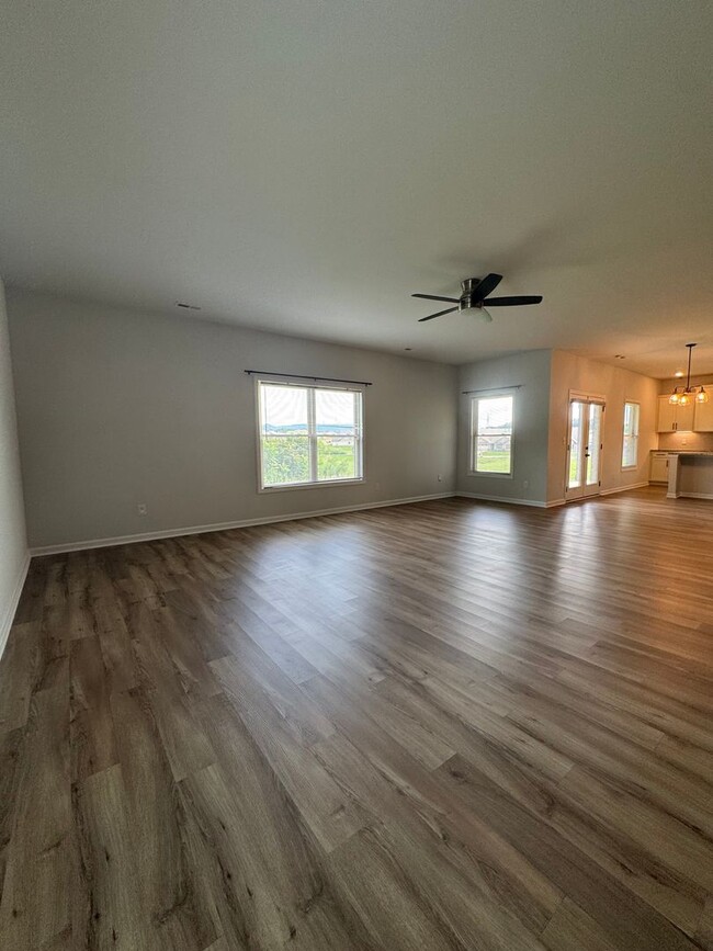 Building Photo - 203 Rye Cir