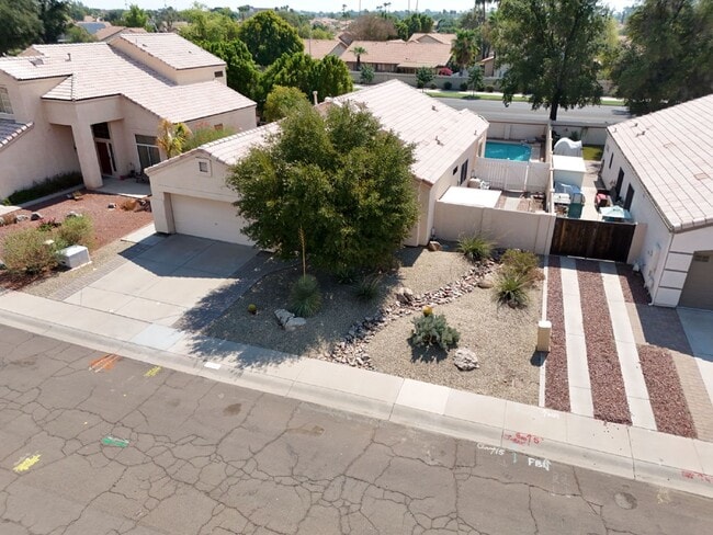 Building Photo - Garden Lakes retreat complete with private pool