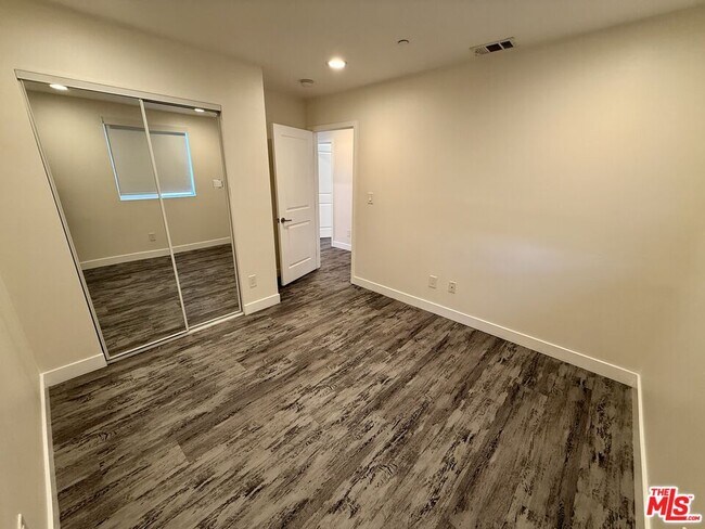 Building Photo - 3753 Woodlawn Ave