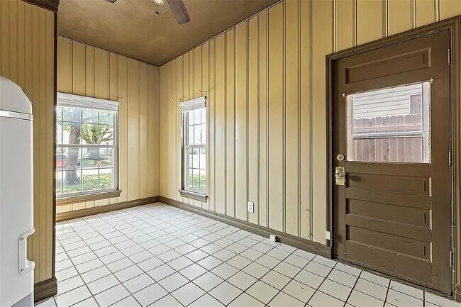 Building Photo - 3601 NW 24th St