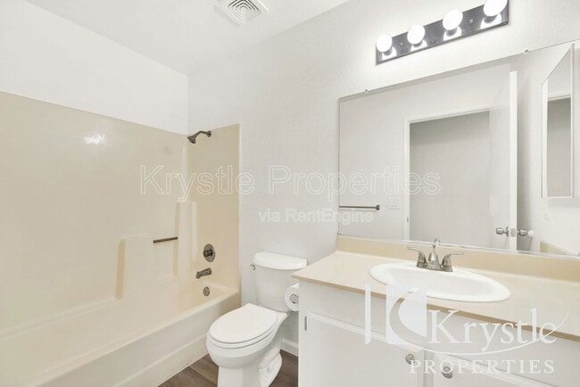 Building Photo - 606 Humbolt Dr