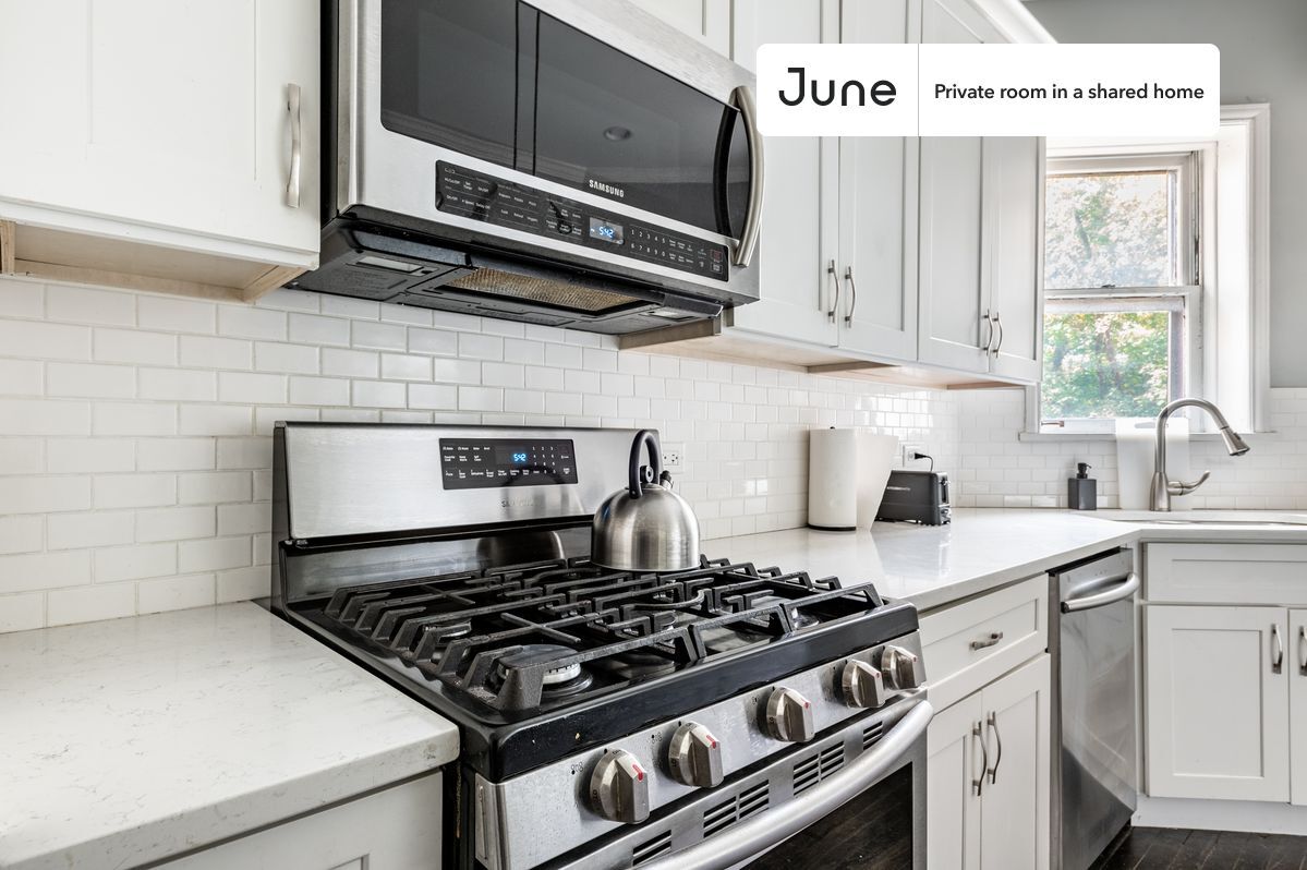 Building Photo - Room in Shared 3 bed/1 bath home
