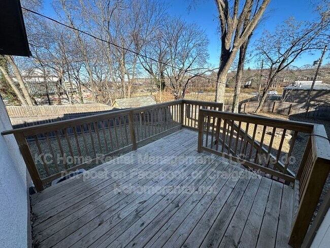 Building Photo - 2535 Charlotte St