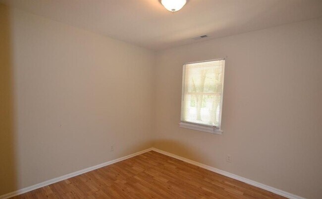 Building Photo - 3 Bedroom Home in Raleigh
