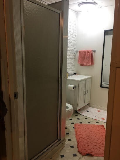 Building Photo - 4 bedroom house on the west side of Iowa C...