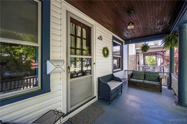 Building Photo - 95 Russell St