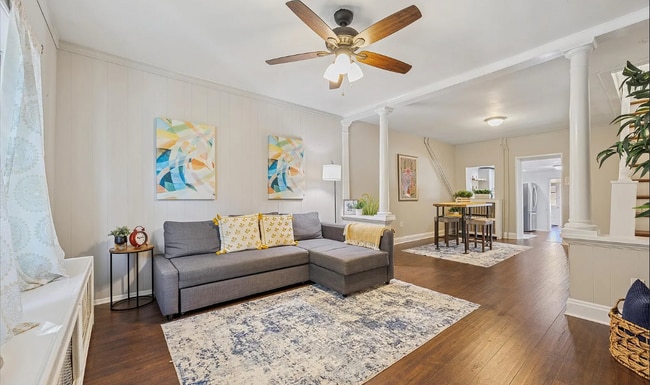 Building Photo - 108 Maple St