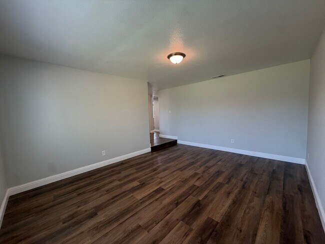 Building Photo - 8267 Moorhaven Way