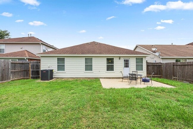 Building Photo - 18119 Waverly Hollow Ln