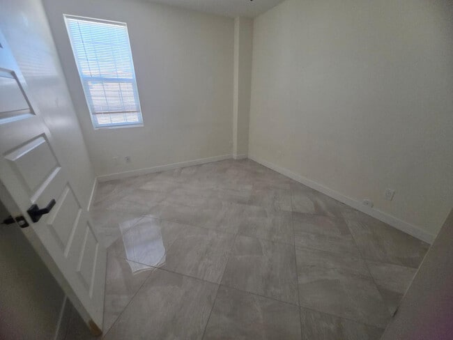 Building Photo - 13736 W Maryland Ave