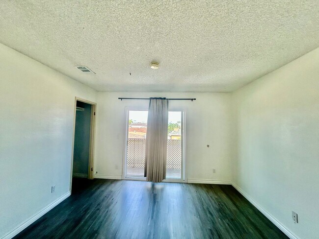Building Photo - $3,995! Excellent 3-Bedroom Condo! 90716!