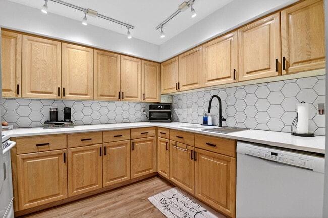 Building Photo - 3589 S Ocean Blvd