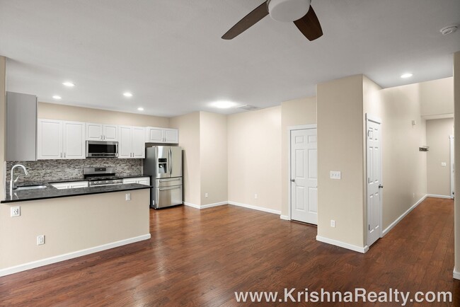 Building Photo - Charming **UPDATED** 3 BD* 2.5 BA* Single ...
