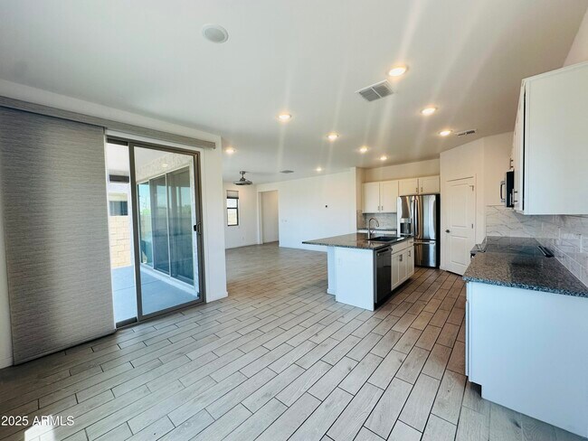 Building Photo - 7425 W Nicolet Ave