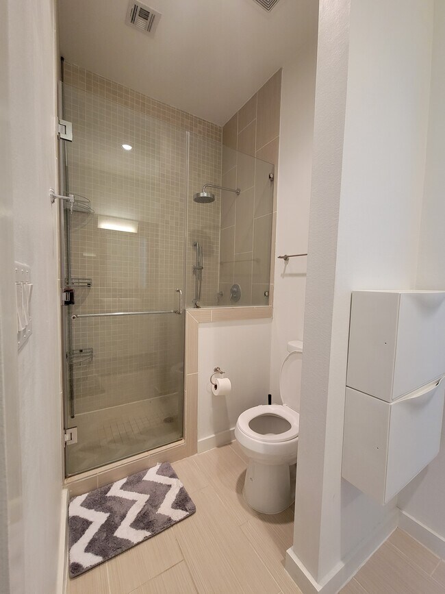 Primary bedroom bathroom - 207 Pierce St