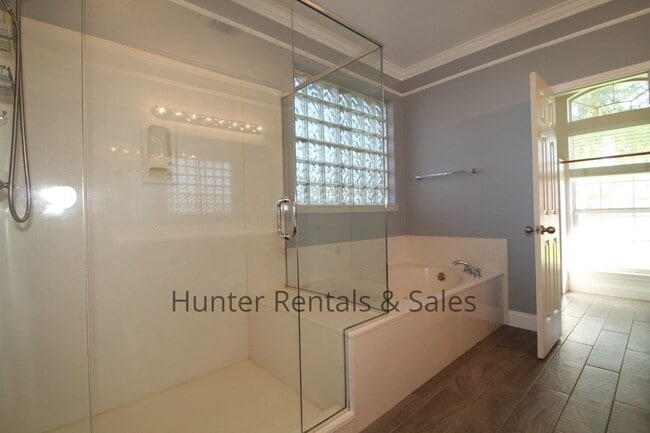 Building Photo - Country Trails Gem with a Pool Made for Te...