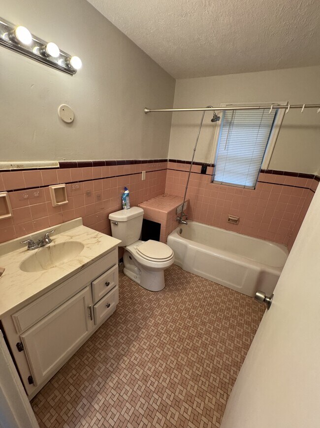 Building Photo - 4725 N 60th St