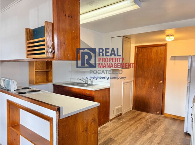 Building Photo - 442 S Arthur Ave