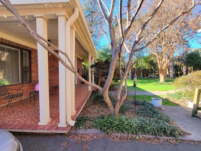 Building Photo - 2408 Providence Rd