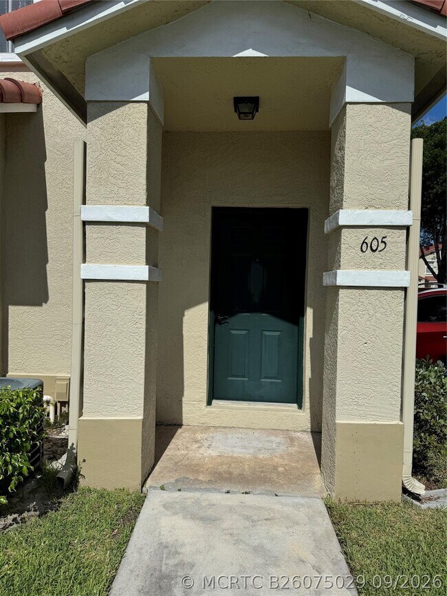 Building Photo - 605 Belmont Ln