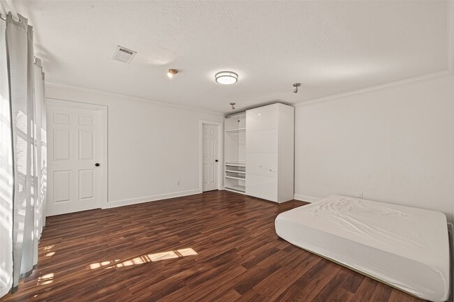 Building Photo - 11414 Meadow Lake Dr