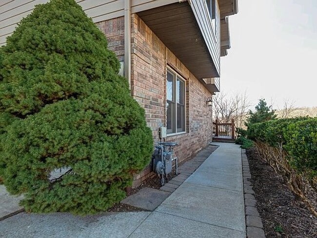 Building Photo - Executive 4 Bedroom 3.5 Bath 3+ Car Garage...