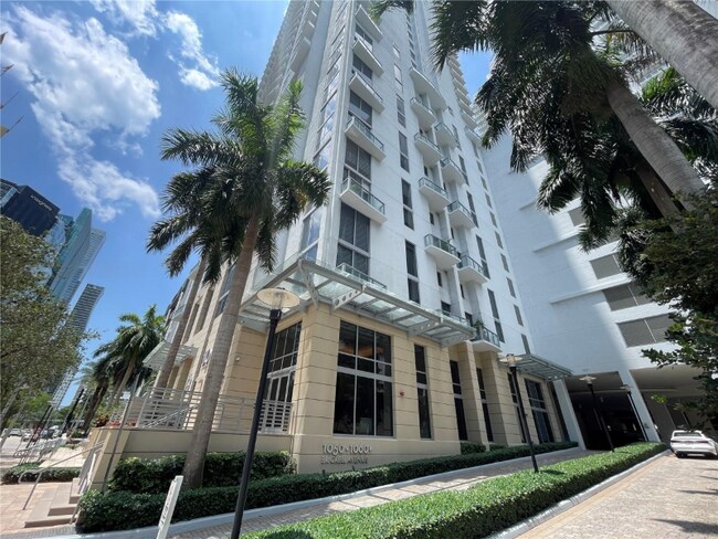 Building Photo - 1060 Brickell Ave