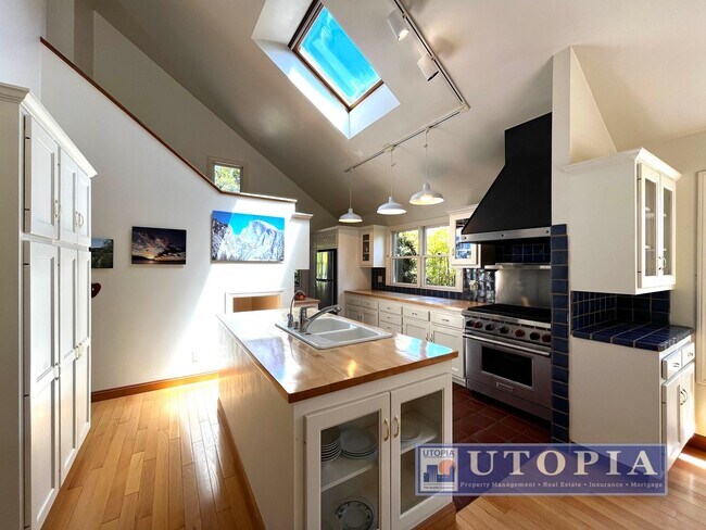 Building Photo - Beautiful, custom finished home in Aptos, ...