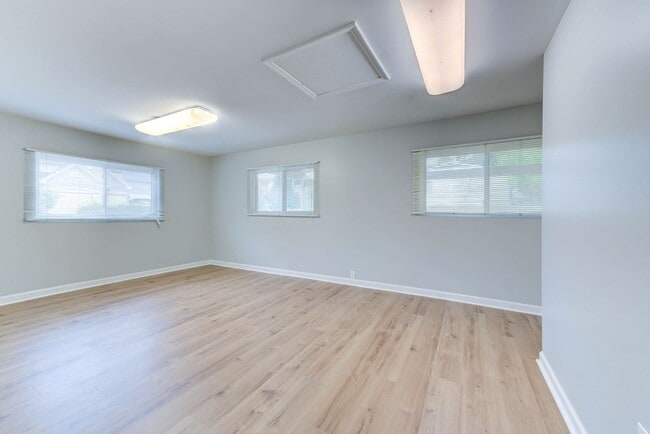 Building Photo - Dog Friendly 3 Bed 1 Bath Ranch Home With ...