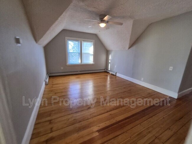 Building Photo - 15 Woodbine St