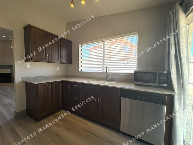 Building Photo - BEAUTIFULLY REMODELED 3 BEDROOM HOME WITH ...