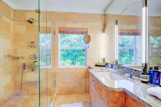 Building Photo - 411 26th St