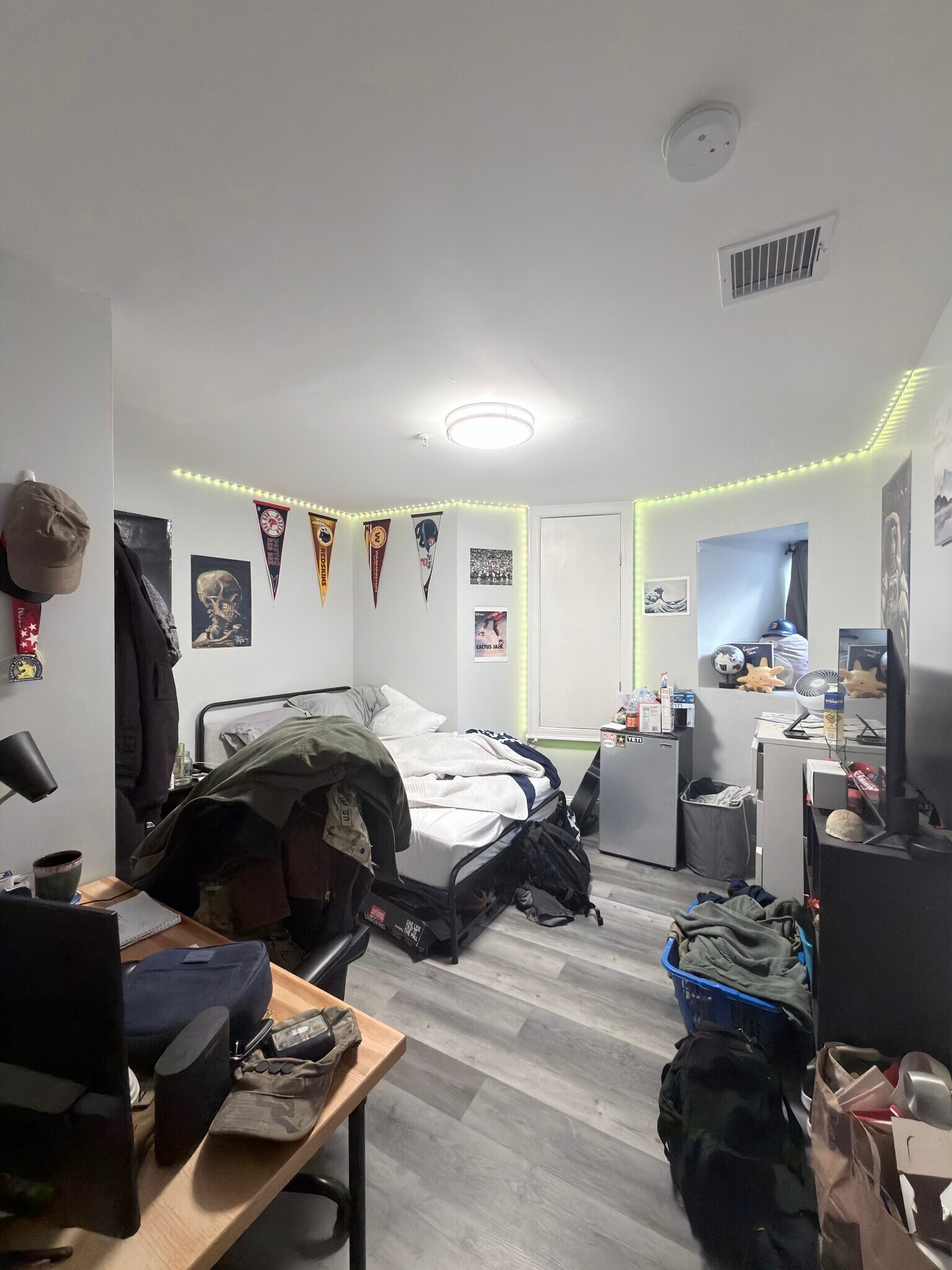 Building Photo - 156 Hillside St